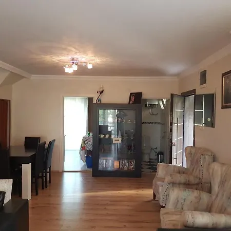 Villa Alacati'da Bahceli 3+1 Cesme